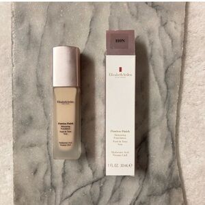 Elizabeth Arden Flawless Finish Skincaring Foundation Shade 110N Neutral New